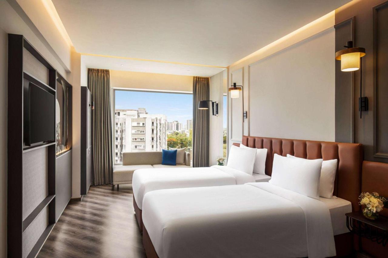 Ramada Encore By Wyndham Indore Nipania Extérieur photo