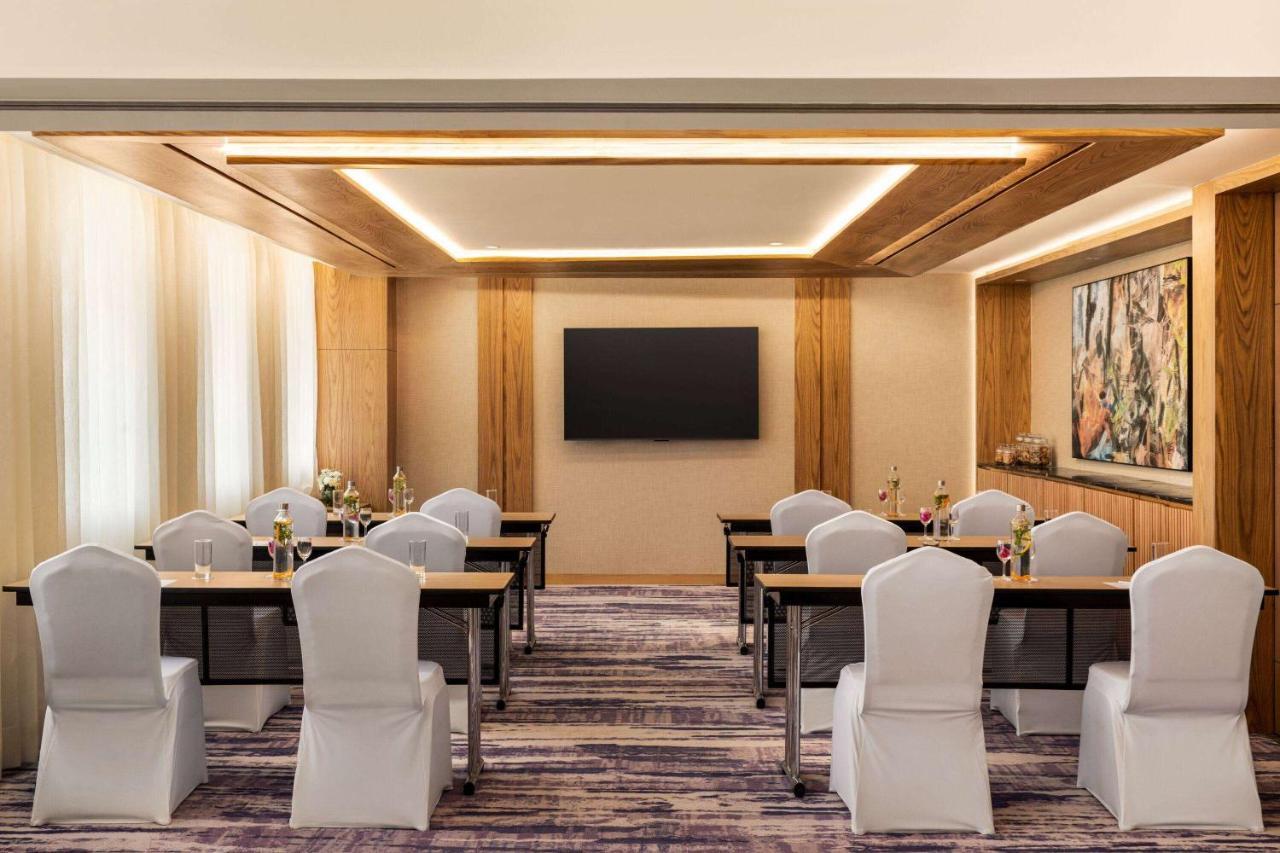 Ramada Encore By Wyndham Indore Nipania Extérieur photo