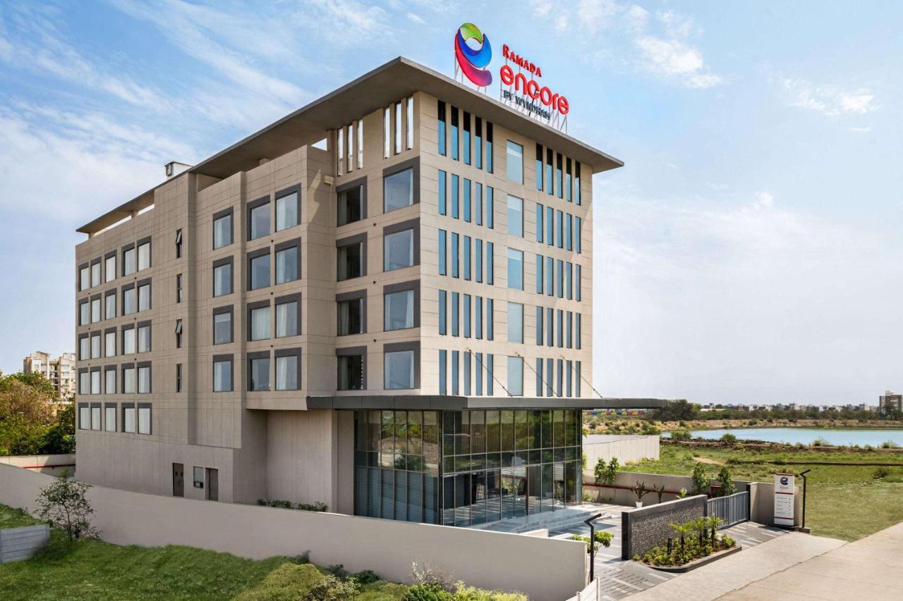 Ramada Encore By Wyndham Indore Nipania Extérieur photo