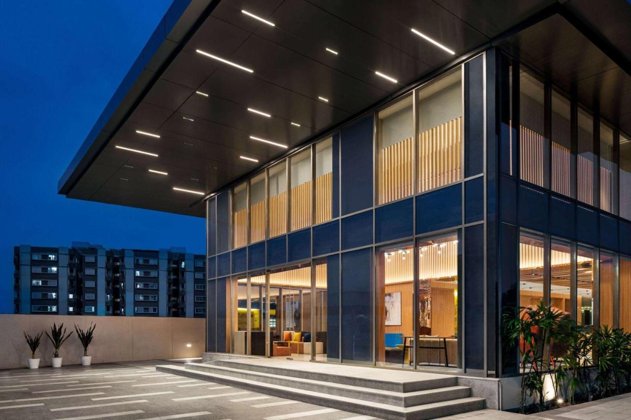 Ramada Encore By Wyndham Indore Nipania Extérieur photo