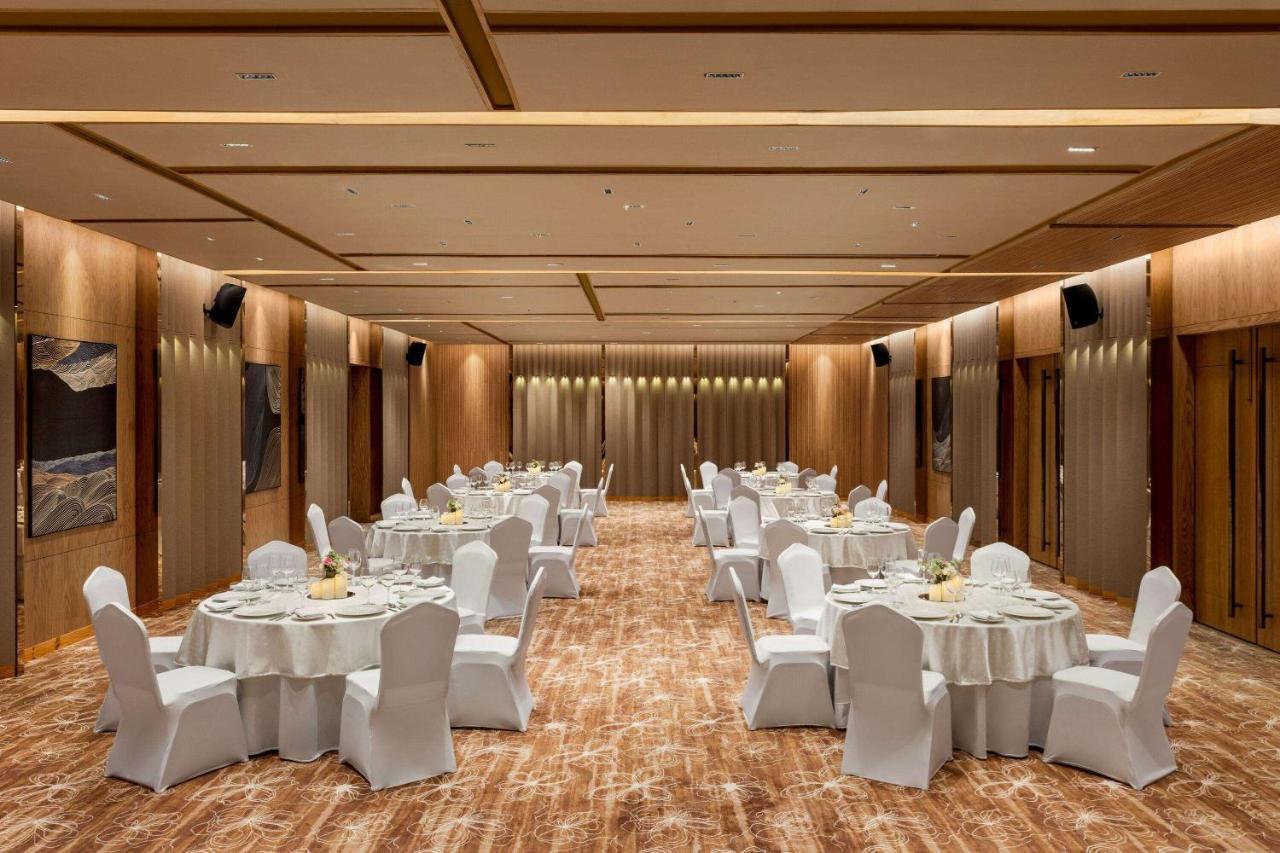 Ramada Encore By Wyndham Indore Nipania Extérieur photo