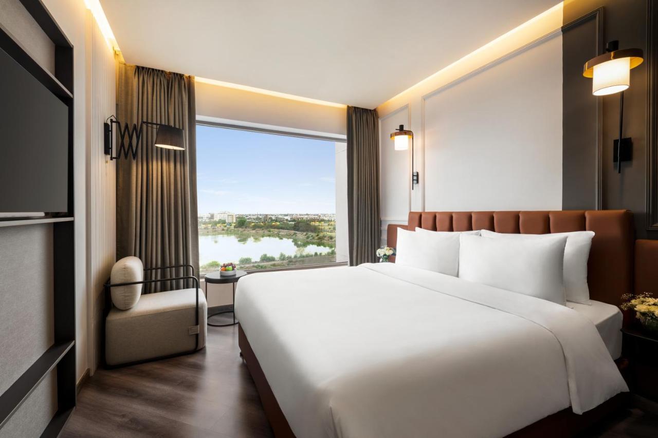 Ramada Encore By Wyndham Indore Nipania Extérieur photo