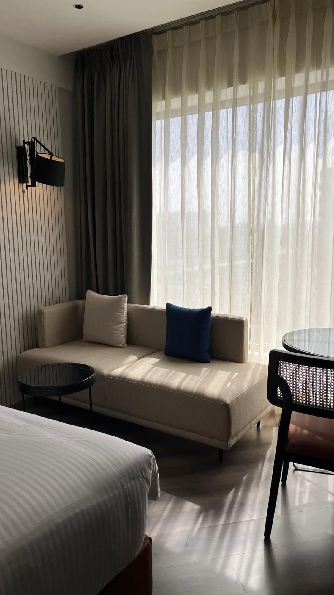 Ramada Encore By Wyndham Indore Nipania Extérieur photo