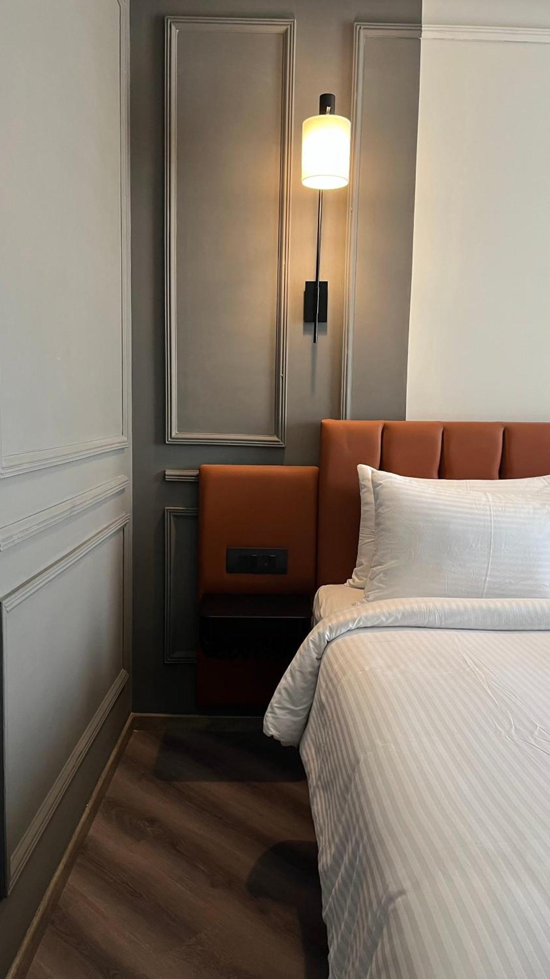 Ramada Encore By Wyndham Indore Nipania Extérieur photo